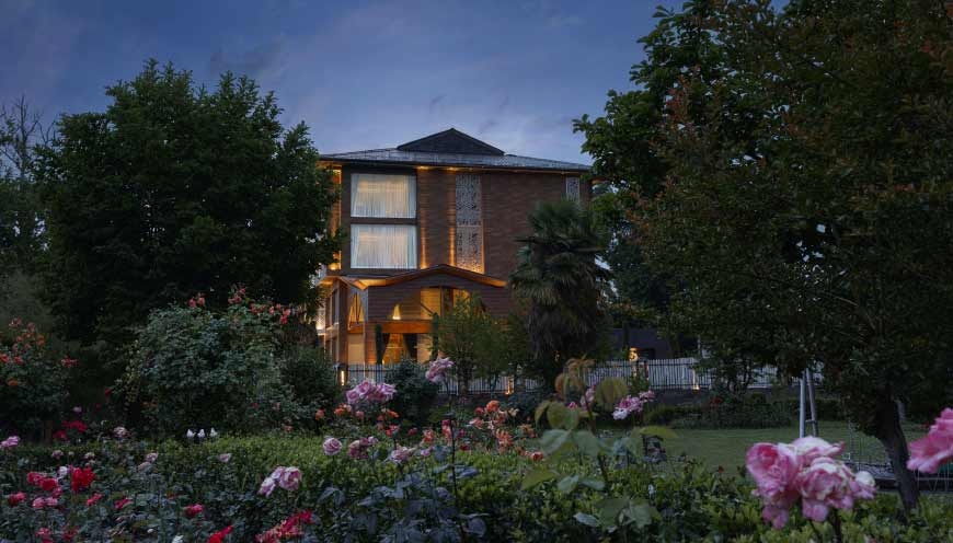 Best Houseboats to Stay in Srinagar